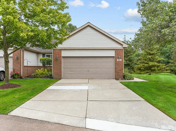 424 Ravencrest Ln #52, Westland, MI 48185