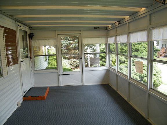 5th image of 322 Grant St