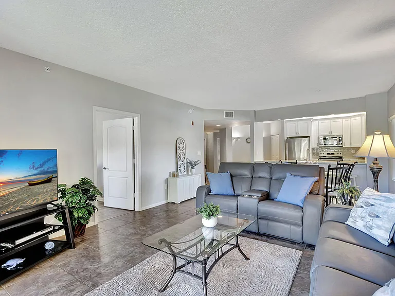 300 Uno Lago Dr #101 — Photo 20