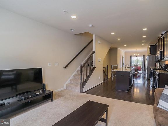 5th image of 8139 Hollow Ct