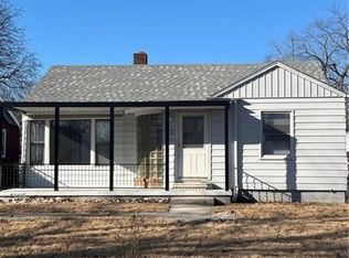 11 East Dr, Decatur, IL 62526