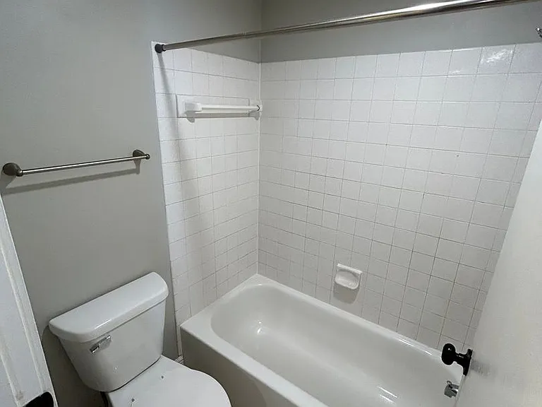 736 East 16th Street (New Town) — Photo 8
