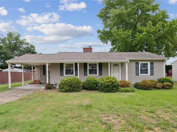 22 Oxford Rd, Newport News, VA 23606