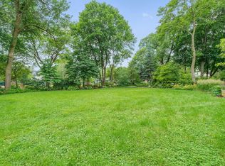 129 S La Grange Rd, La Grange, IL 60525