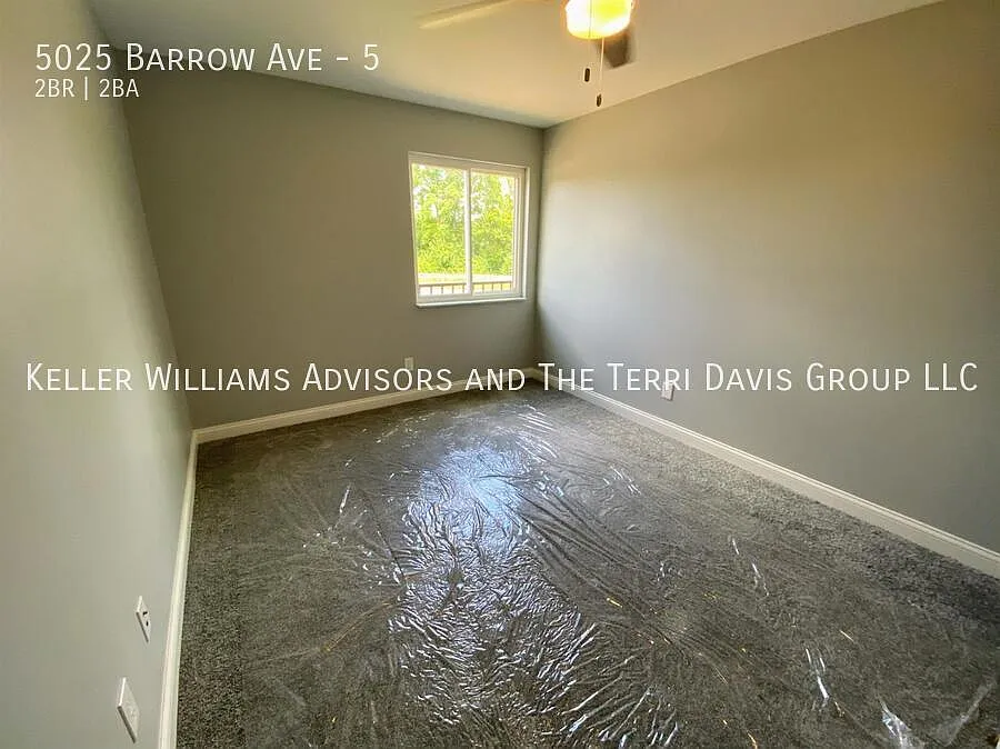 Building Photo - 5025 Barrow Ave #5