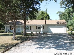 123 W Sycamore St, Thayer, IL 62689
