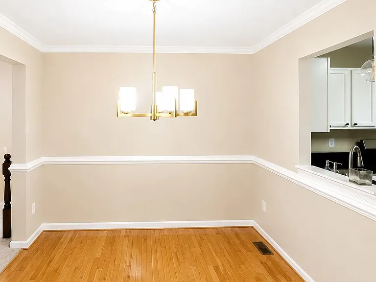 706 Vanderbilt Ter SE — Photo 5