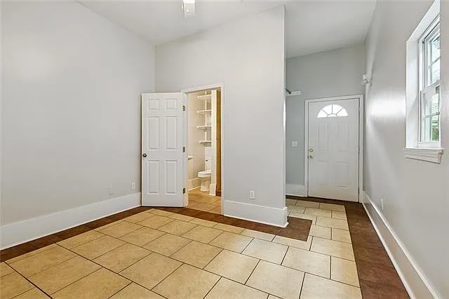 3 bed, 2.0 bath, 1058 sqft, $1,696 — Photo 2
