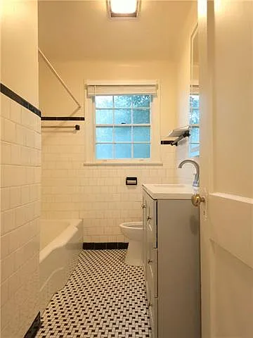 111 Stella St — Photo 15