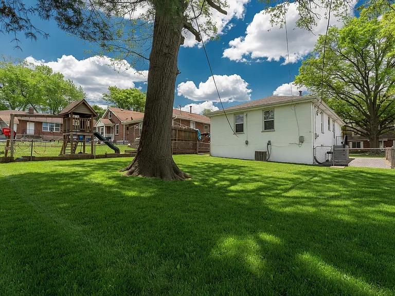 9009 Gedde Ave — Photo 34