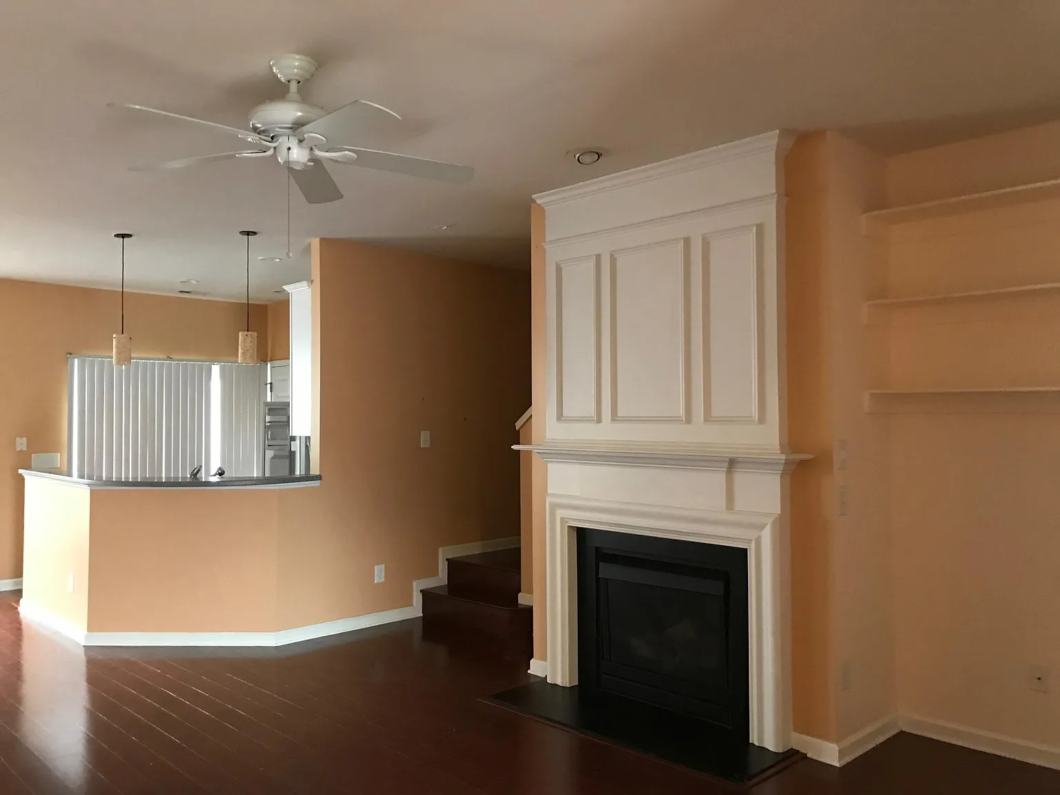 3 bed, 2.5 bath, 1620 sqft, $2,200 — Photo 2
