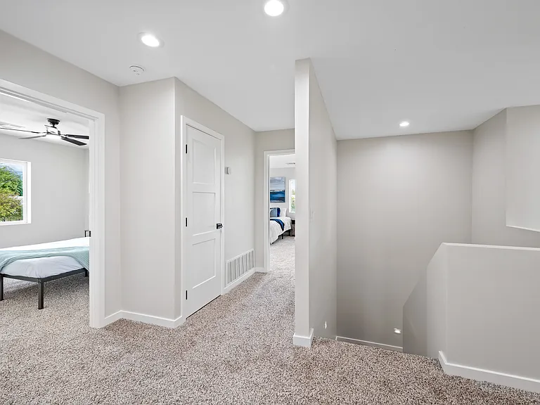 1010 E Indianola Ave — Photo 20