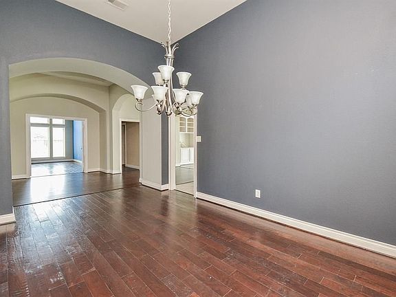 5th image of 28803 Davenport Dr