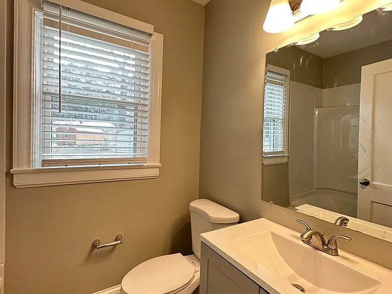 512 Pleasant St — Photo 9