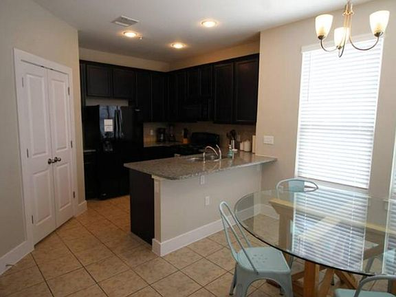 5th image of 2215 Katy Ln #A-b