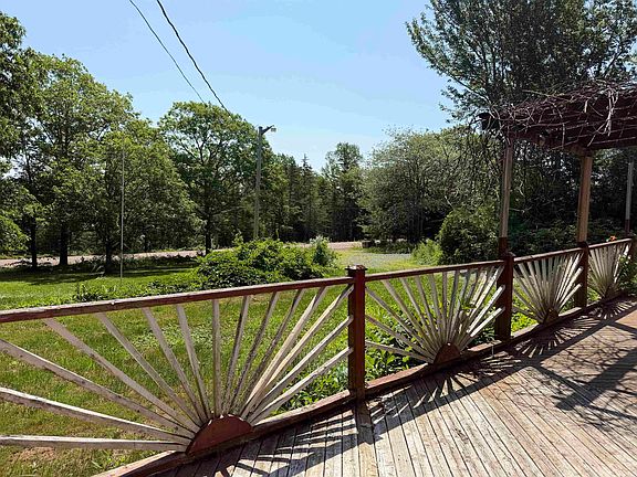 5th image of 3561 Gairloch Rd