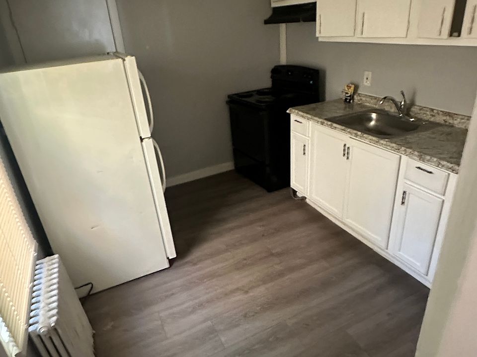 1st image of 1849 Hart Ln