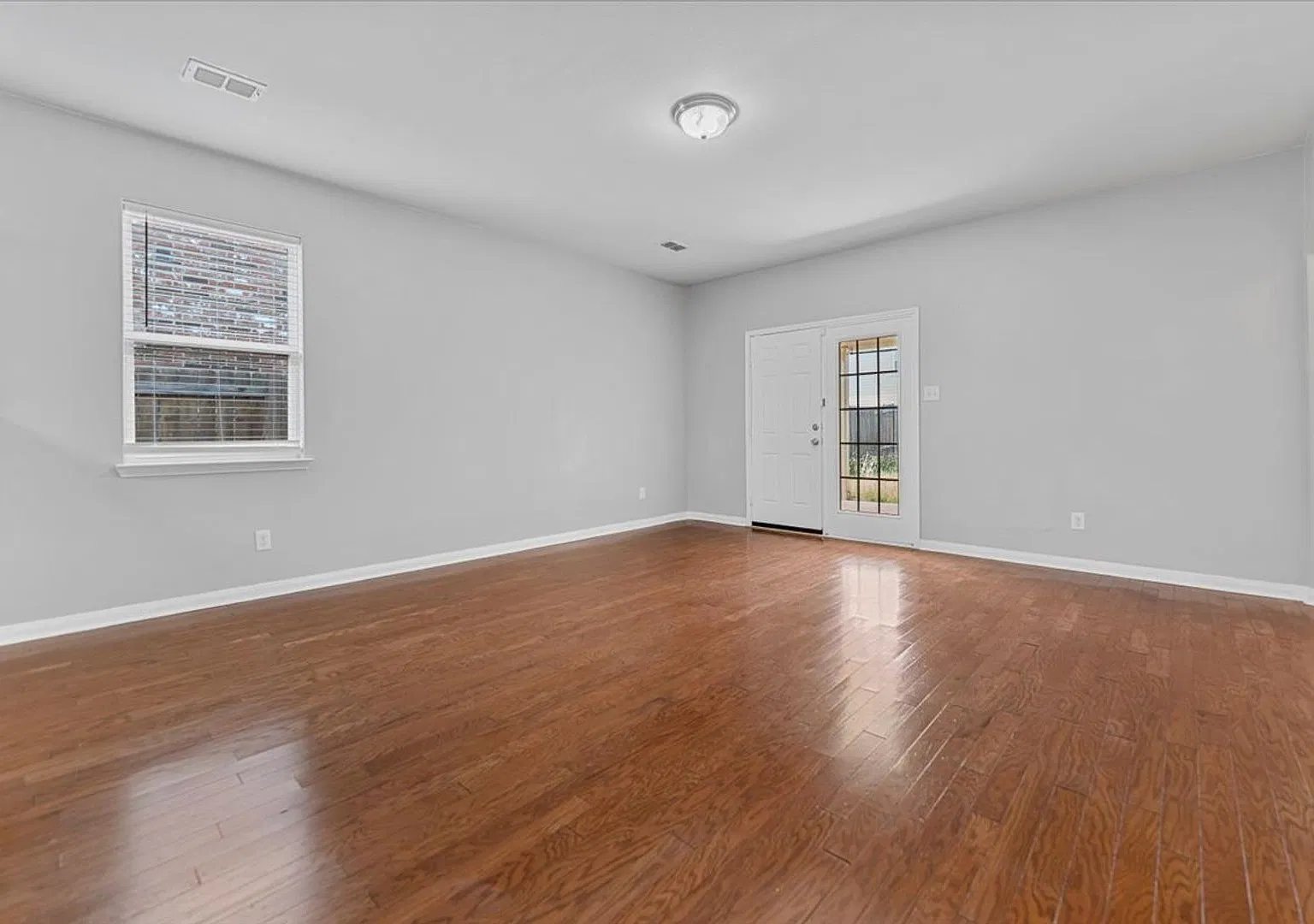 Ready for Immediate Move-In! 4 Bed 2 Bath Renovated 1800 SQFT House in Honeysuckle Meadows. — Photo 4