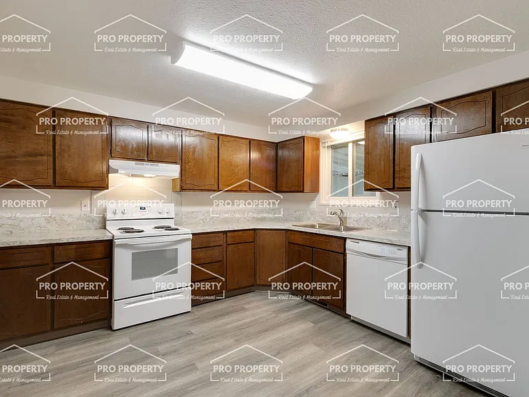 424 W 43rd St — Photo 11