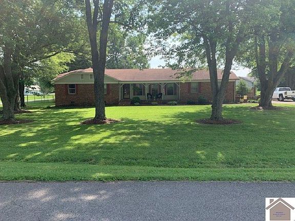 2nd image of 203 Surrey Ln