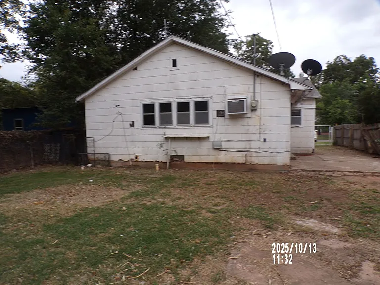 311 E Nevada St — Photo 27