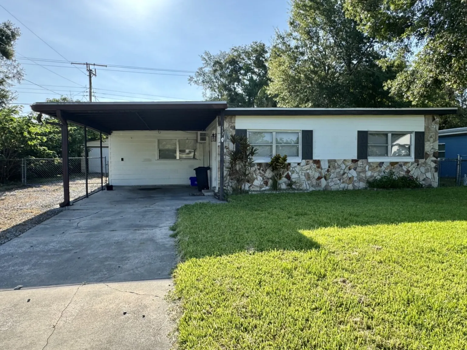 3 bed, 1.5 bath, 976 sqft, $1,595 — Photo 1