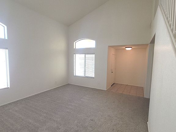 4th image of 293 W Hereford Dr