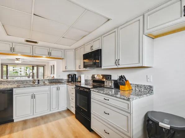 401 150th Ave APT 223, Madeira Beach, FL 33708