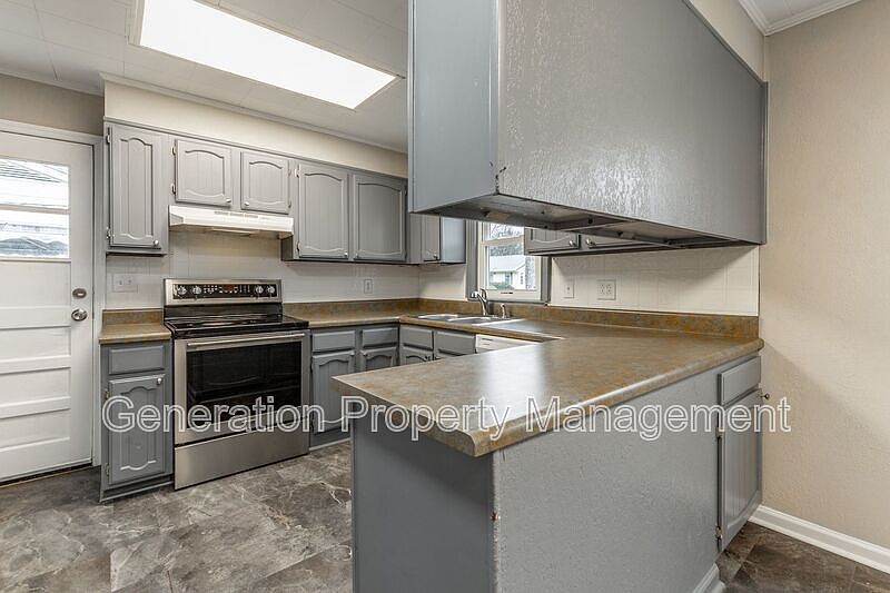 1st image of 5501 Rosemont Dr