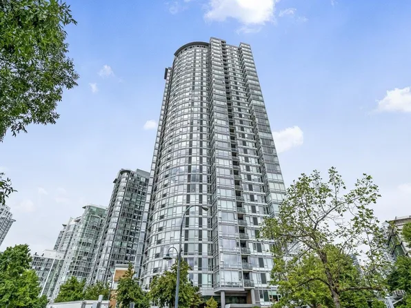 1033 Marinaside Cres #2105, Vancouver, BC V6Z 3A3