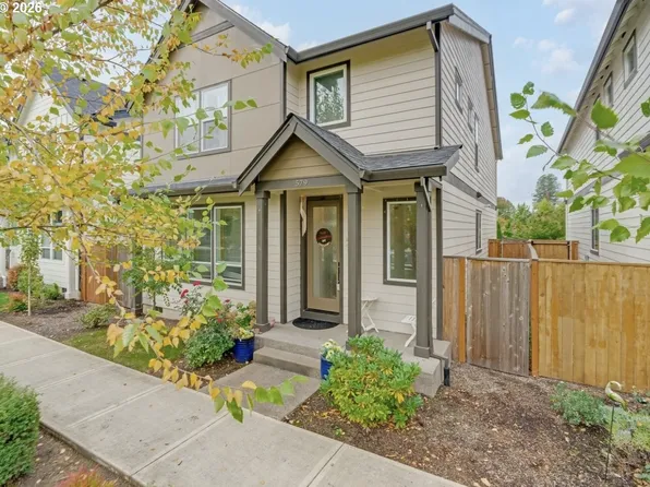 579 NW Adams Ave, Hillsboro, OR 97124