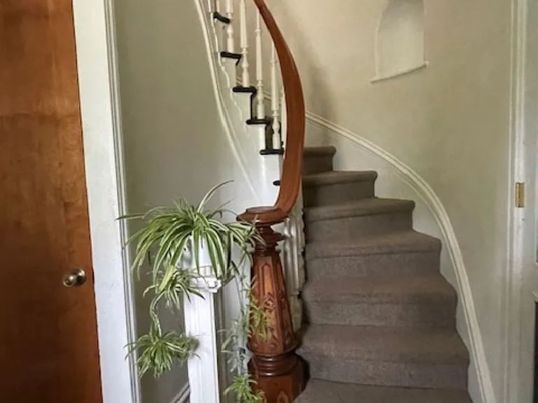 238 W Walnut St — Photo 2