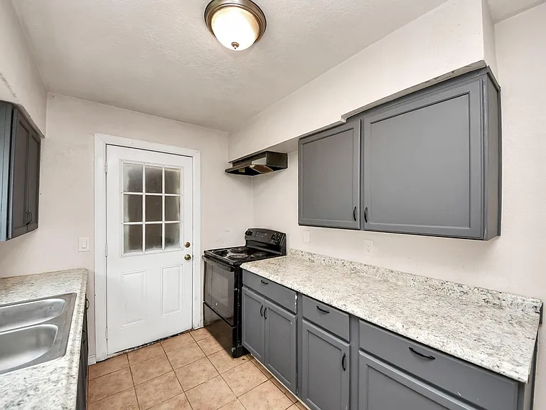 10506 Sierra Dr — Photo 15