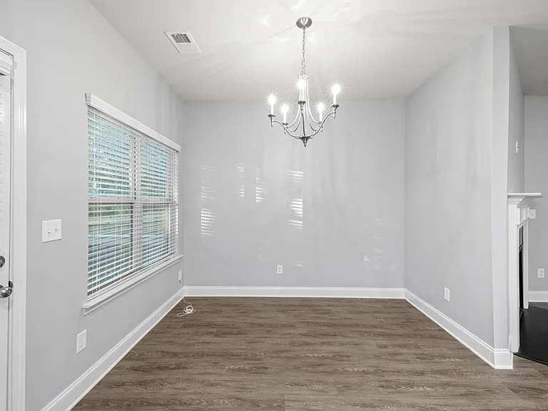 2570 Castellan Dr — Photo 16
