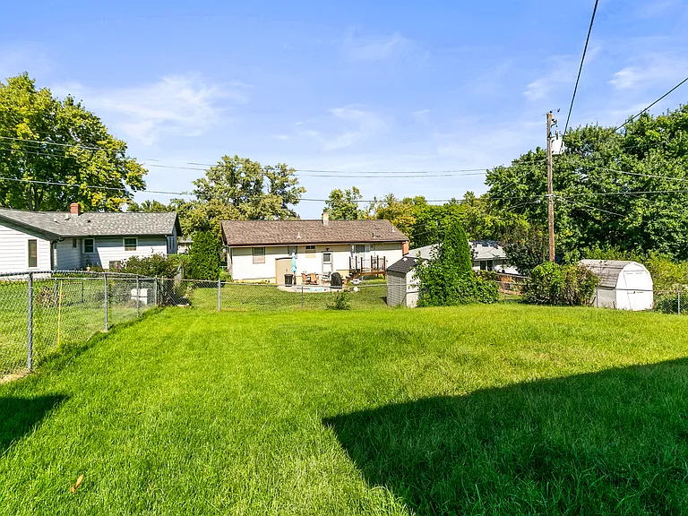 11214 Leavenworth St — Photo 28