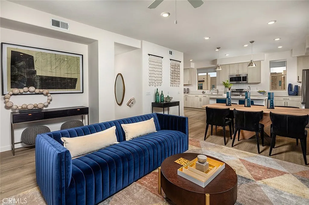 4 bed, 3.5 bath, 1633 sqft, $5,400 — Photo 3