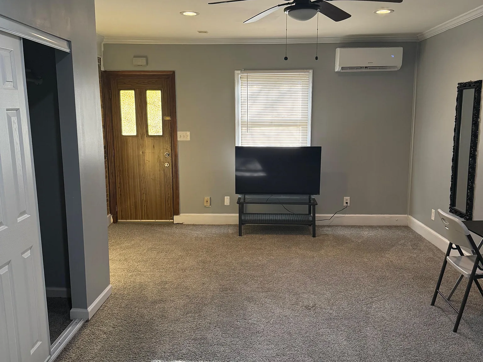 3 bed, 2.0 bath, 2800 sqft, $1,364 — Photo 2