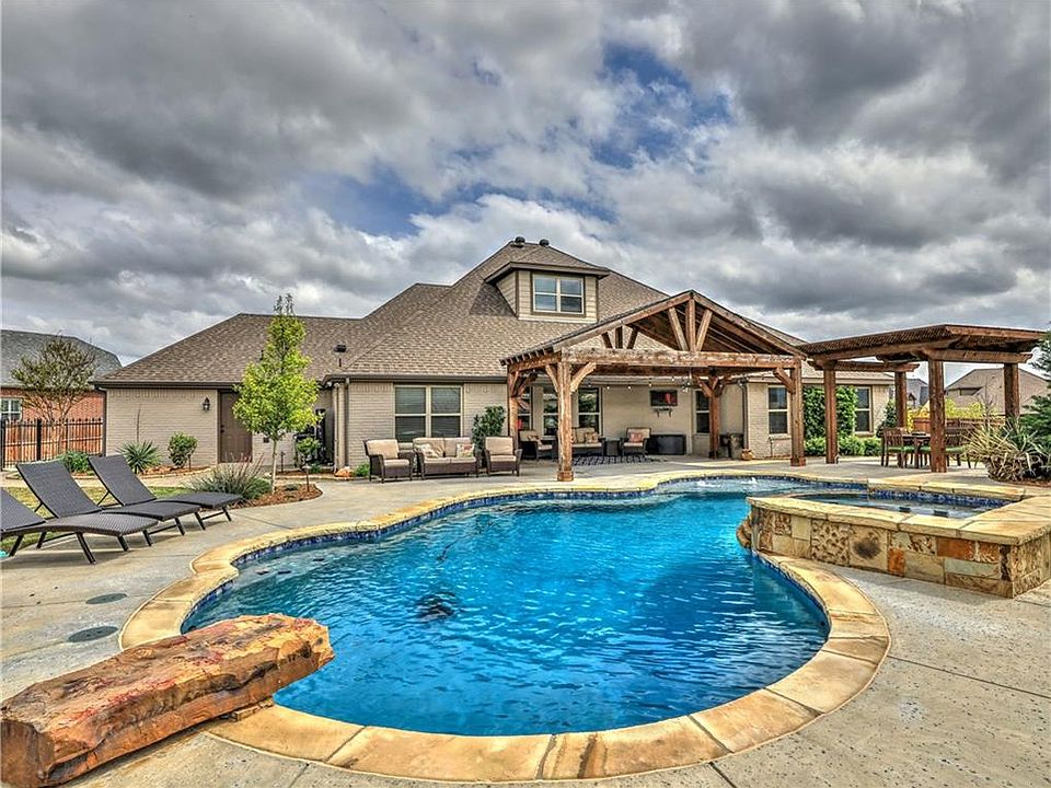 1st image of 109 Bluestem Ln