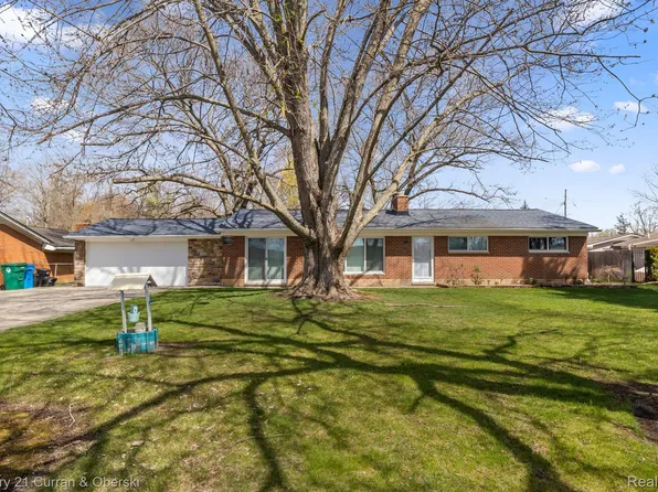 271 Annison Dr, Commerce Township, MI 48382