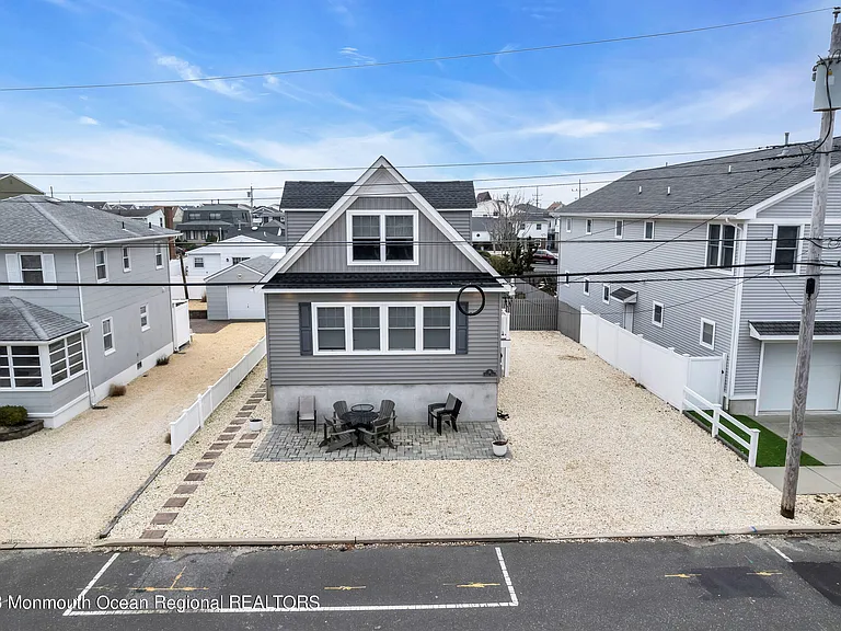 24 Virginia Ave — Photo 34