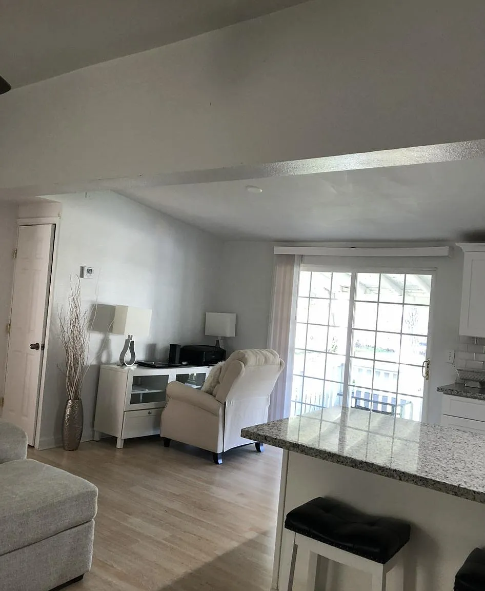 1507 Winchester Dr — Photo 2