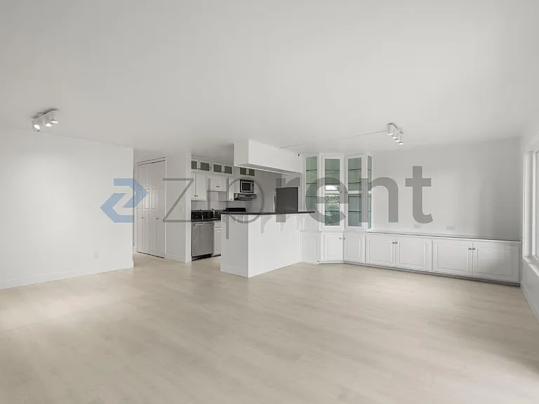 2501 Canterbury Ln E #222 — Photo 10