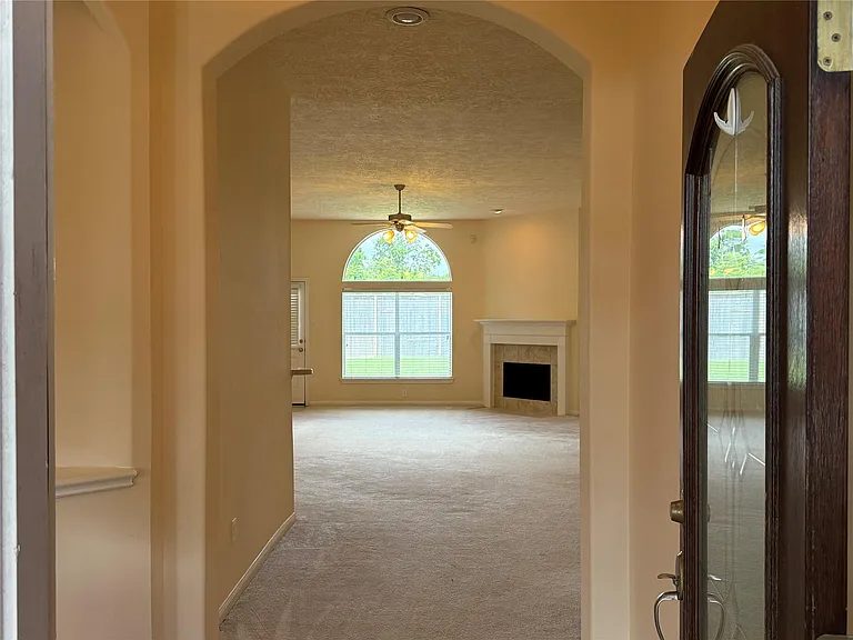 10727 Gilford Crest Dr — Photo 2