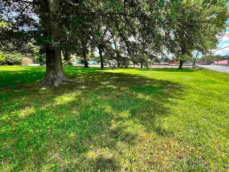 2nd image of 204 Tupelo Pike