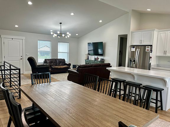 5th image of 171 N 460th St E #3