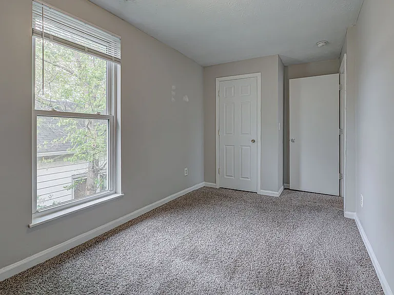1915 Woodlawn Ave — Photo 17
