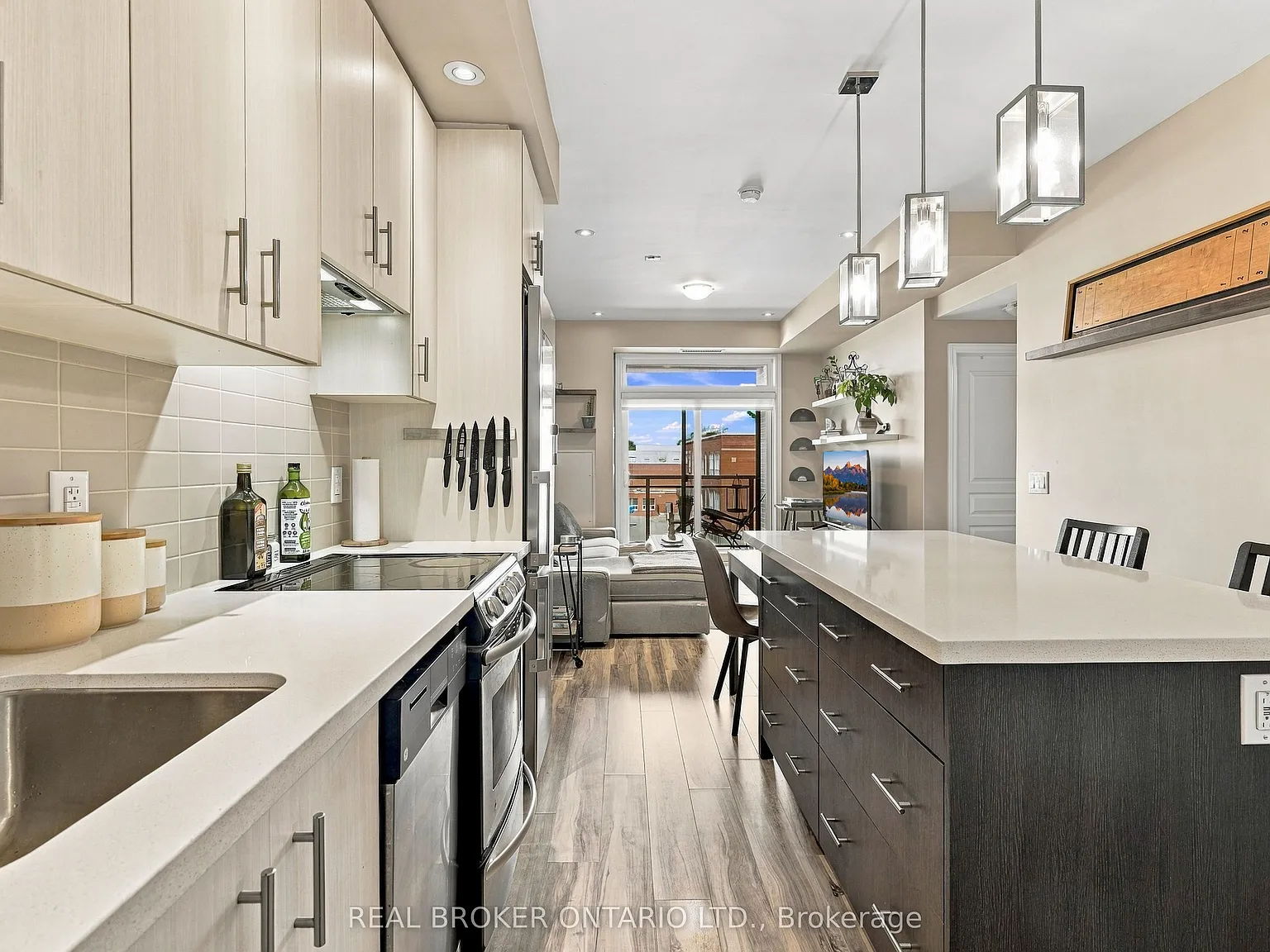 3 bed, $2,950 — Photo 3