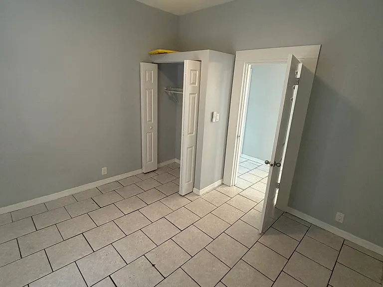 2317 W Chestnut St — Photo 9