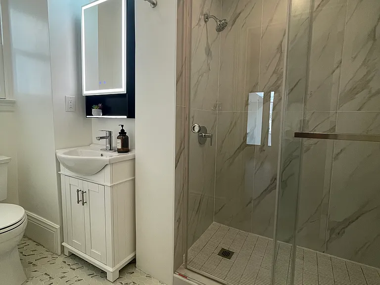 2822 Van Ness Ave — Photo 23