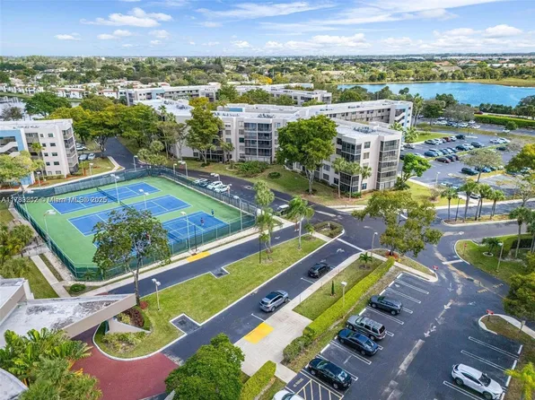 1001 Colony Point Cir APT 312, Pembroke Pines, FL 33026